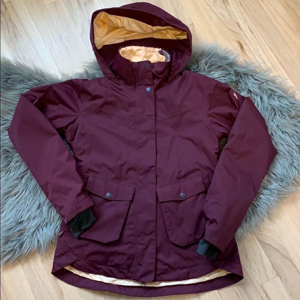 !Mountain Hardware ski jacket w/ removable jacket!